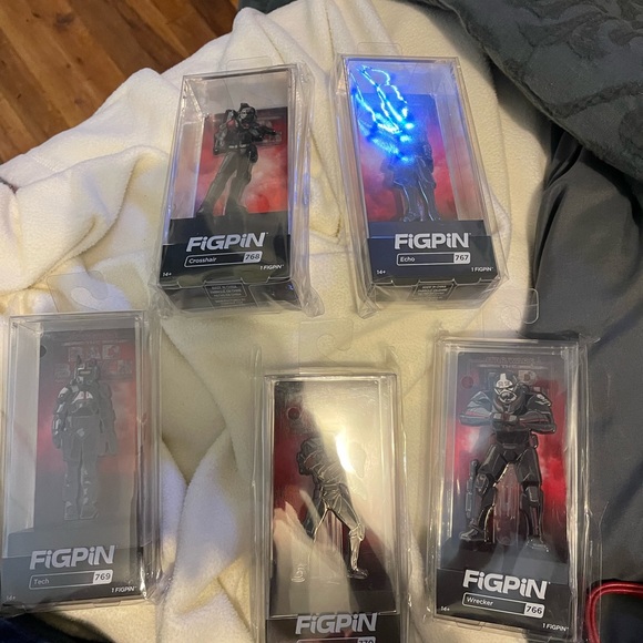 Star Wars The Bad Batch FigPin set - Picture 1 of 13